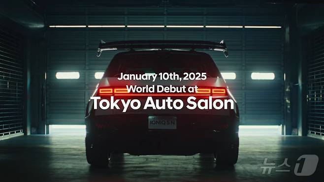 본문 이미지 -  현대차의 고성능 전기차 아이오닉 5 N 드리프트 킹 에디션 티저 영상 갈무리.