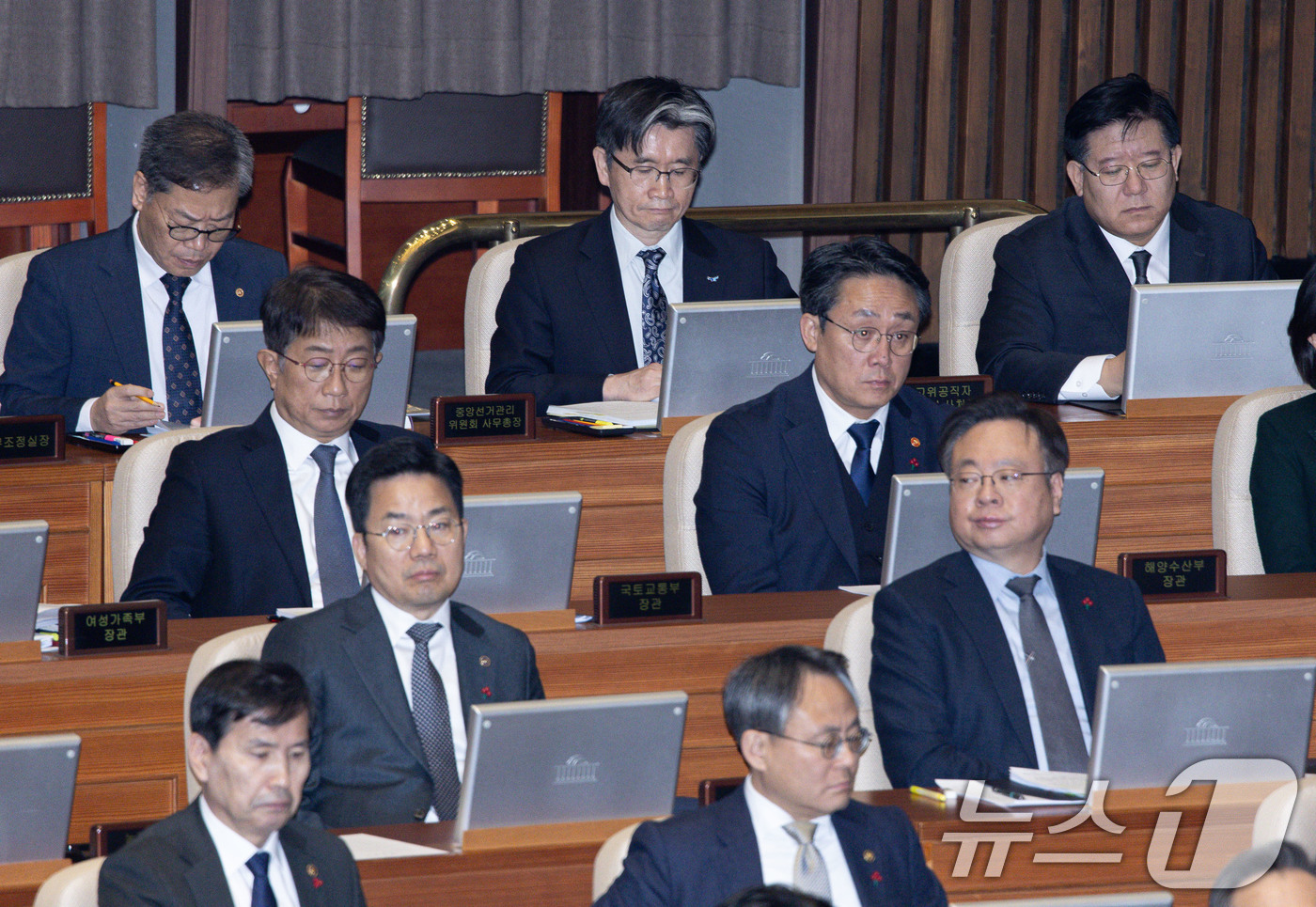 (서울=뉴스1) 이재명 기자 = 오동운 고위공직자범죄수사처(공수처) 처장을 비롯한 국무위원들이 9일 오후 서울 여의도 국회 본회의장에서 열린 제420회 국회(임시회) 제5차 본회의 …