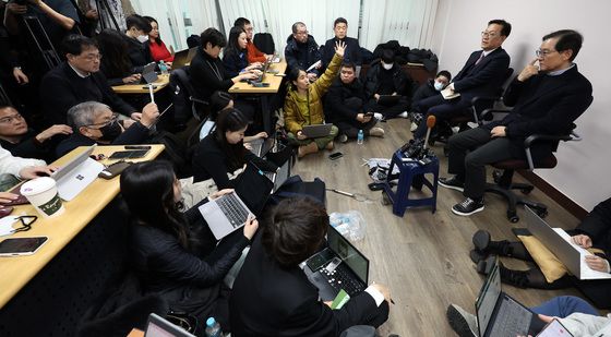 외신기자 대상 기자회견 갖는 尹법률대리인단