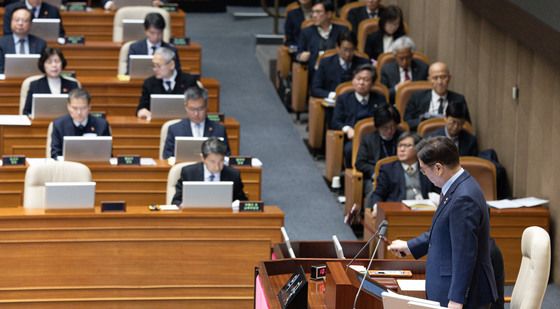 의사봉 두드리는 우원식 국회의장