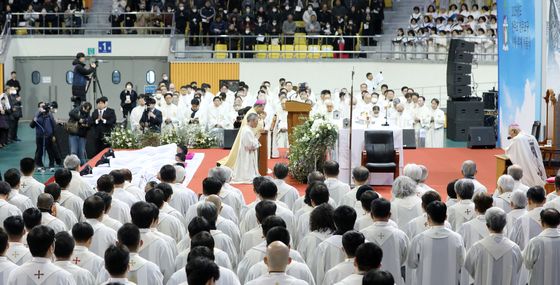 '부복예식' 통해 가장 낮은 곳에서 섬기겠습니다