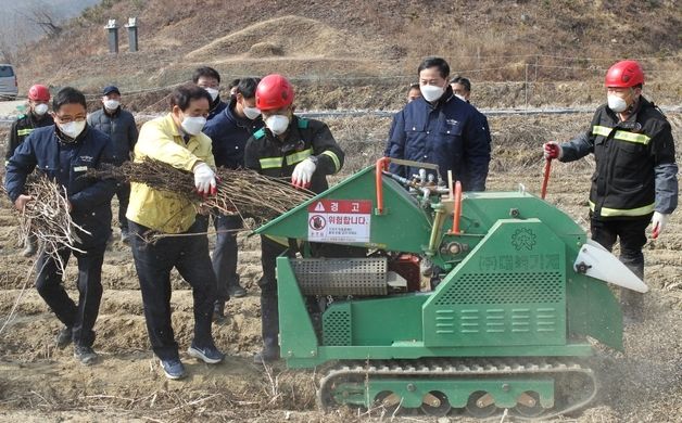 진천군, 고령층·취약계층 영농부산물 안전 처리 지원