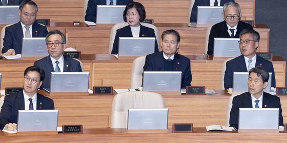 민주, 최 대행 불출석에 "대통령 놀이 심취해 尹처럼 국회 무시"