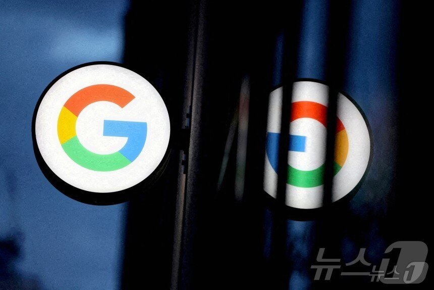 본문 이미지 - 미국 뉴욕 맨해튼 구글 스토어에 설치된 구글 간판 ⓒ 로이터=뉴스1 ⓒ News1 권진영 기자