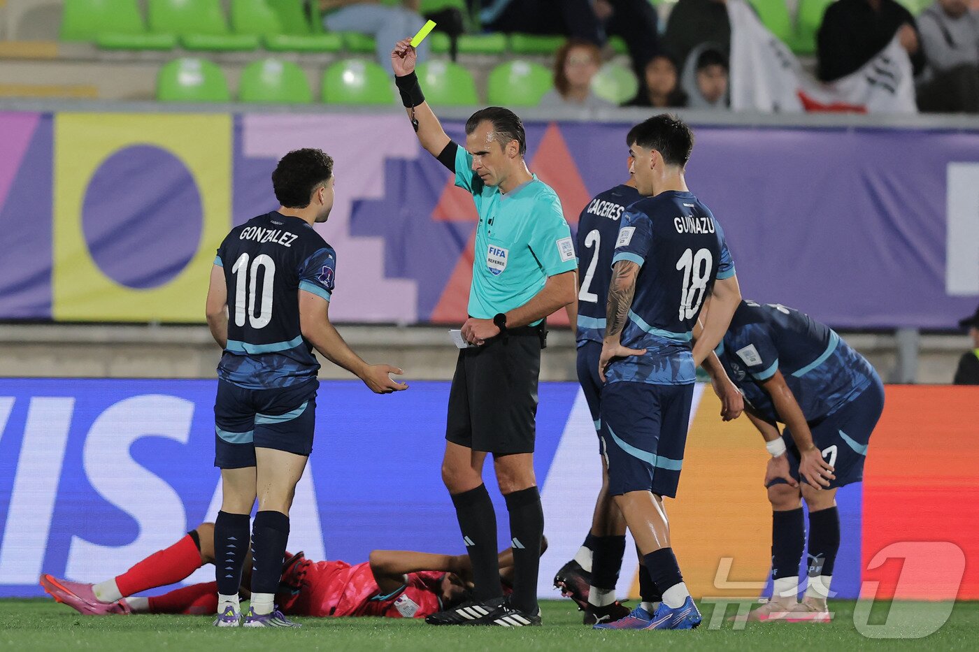 본문 이미지 - 한국과 파라과이의 경기 모습ⓒ AFP=뉴스1