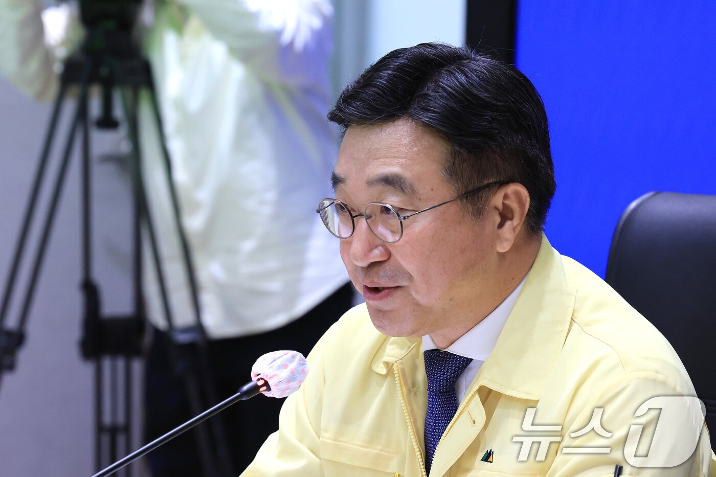 본문 이미지 - 윤호중 행정안전부 장관이 1일 서울 종로구 정부서울청사 중앙재난안전상황실 서울상황센터에서 열린 국가정보자원관리원&#40;국정자원&#41; 행정정보시스템 화재 관련 중앙재난안전대책본부 회의에서 발언을 하고 있다. 2025.10.1/뉴스1 ⓒ News1 임세영 기자