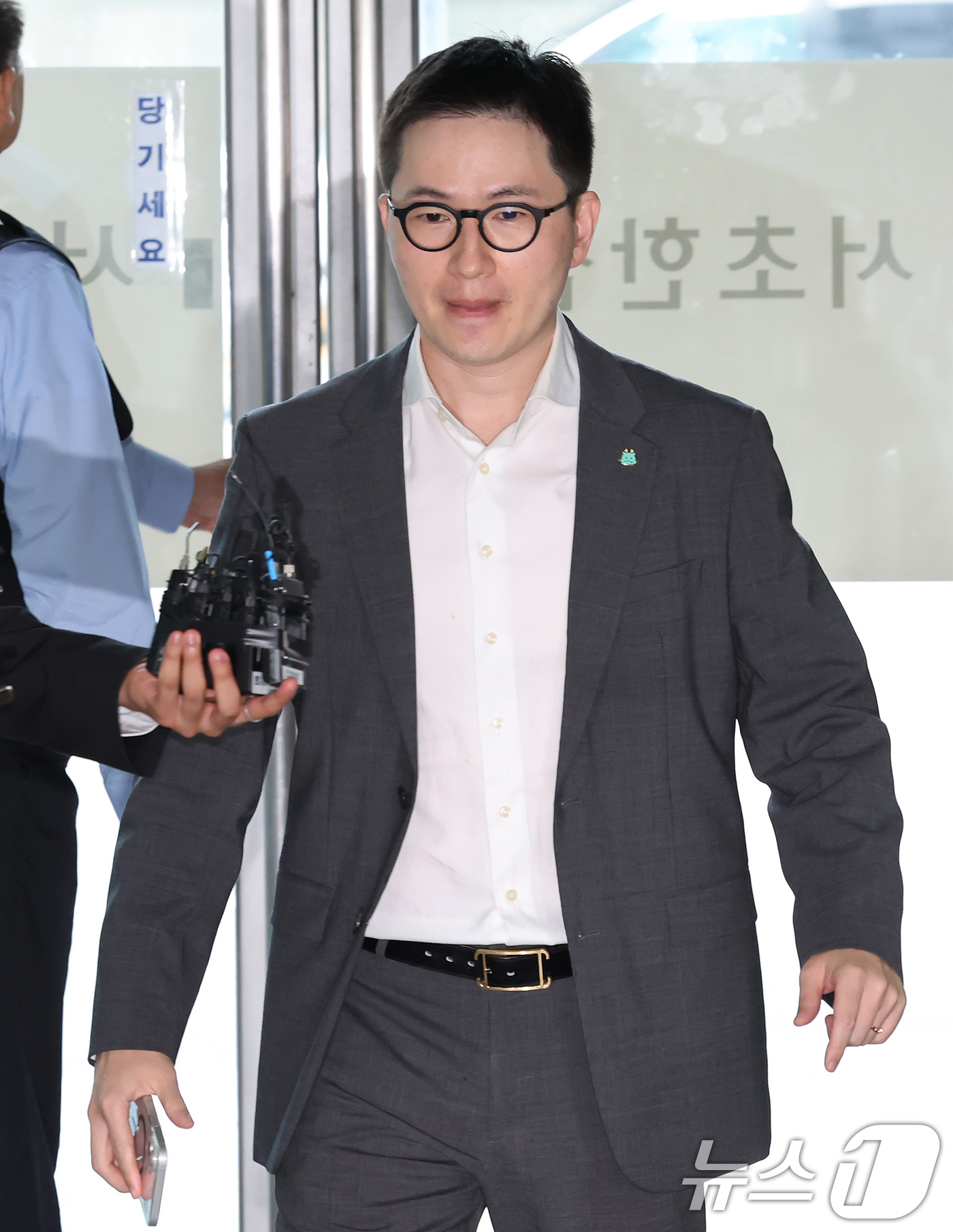 (서울=뉴스1) 장수영 기자 = 이원모 전 대통령실 인사비서관이 1일 오전 서울 서초구 순직해병 특별검사팀 사무실로 이종섭 전 국방부 장관 도피 의혹 및 직권남용 권리행사방해 혐의 …