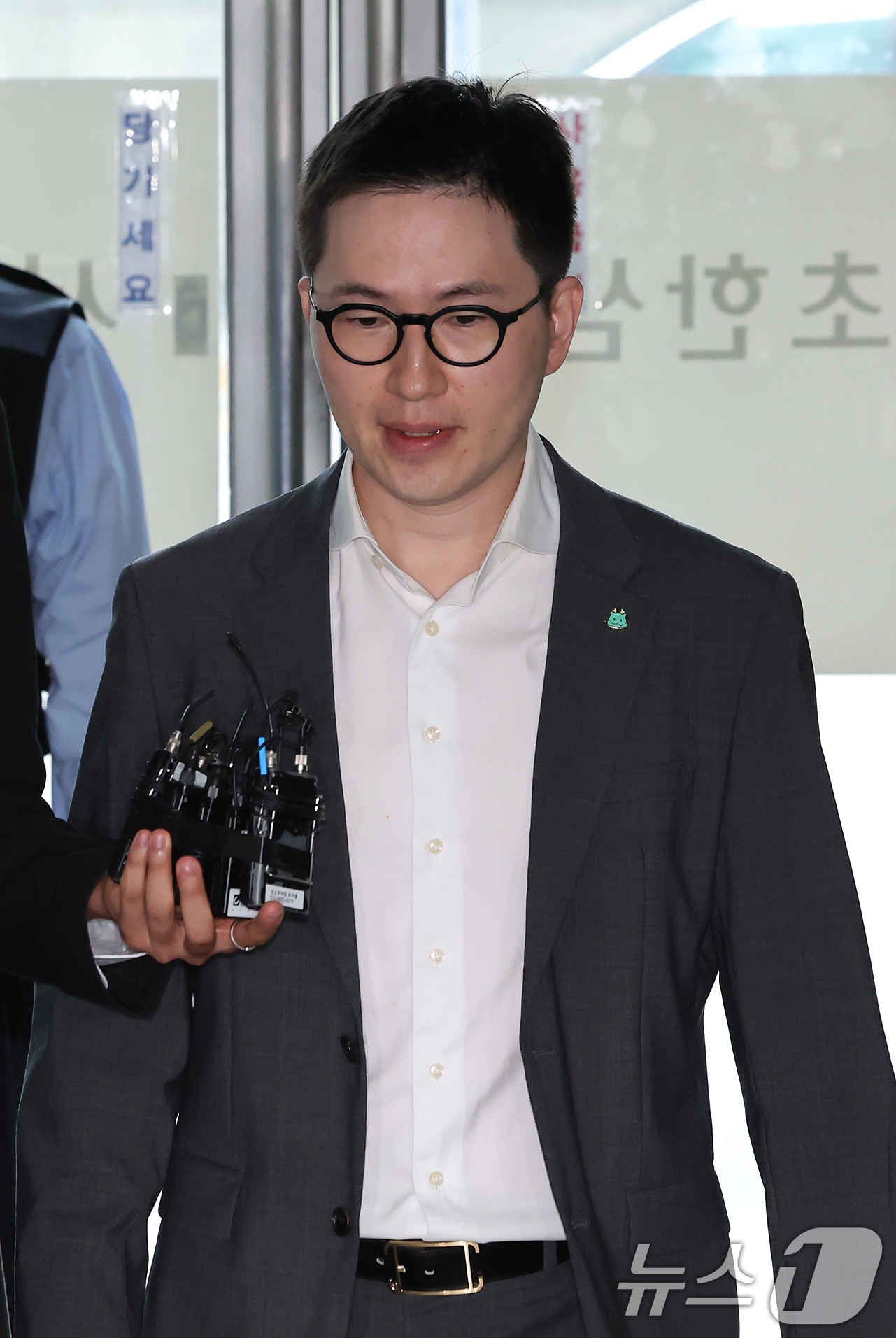 (서울=뉴스1) 장수영 기자 = 이원모 전 대통령실 인사비서관이 1일 오전 서울 서초구 순직해병 특별검사팀 사무실로 이종섭 전 국방부 장관 도피 의혹 및 직권남용 권리행사방해 혐의 …