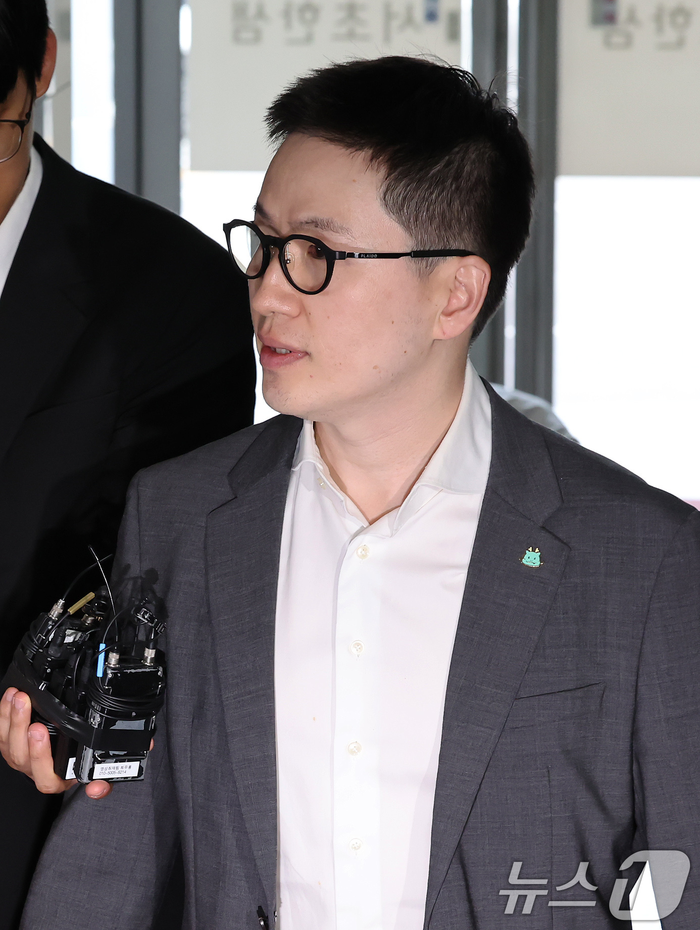 (서울=뉴스1) 장수영 기자 = 이원모 전 대통령실 인사비서관이 1일 오전 서울 서초구 순직해병 특별검사팀 사무실로 이종섭 전 국방부 장관 도피 의혹 및 직권남용 권리행사방해 혐의 …