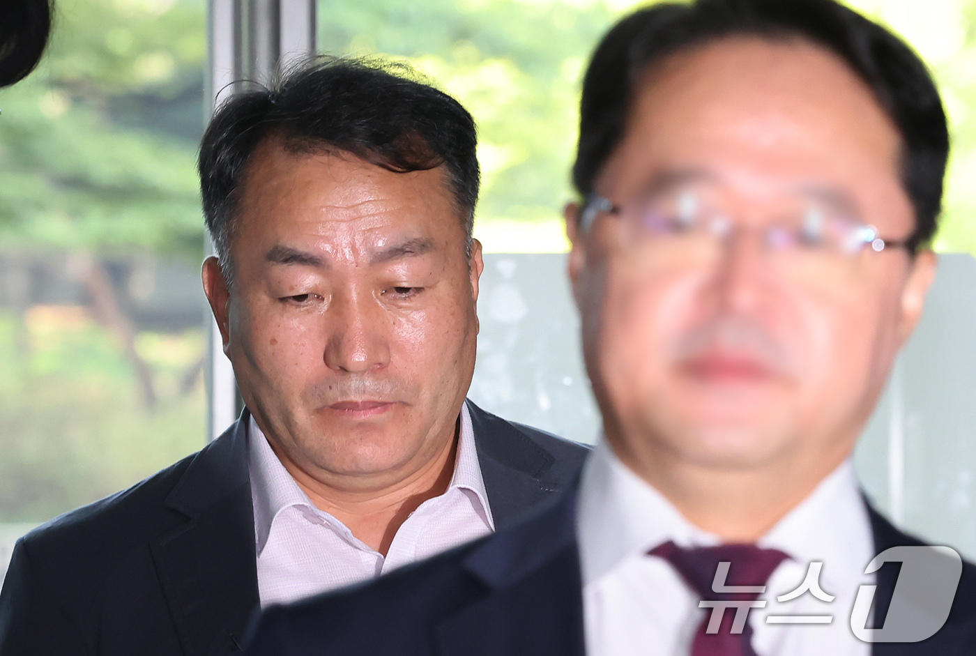 (서울=뉴스1) 장수영 기자 = 김계환 전 해병대 사령관이 1일 오전 서울 서초구 순직해병특검(특별검사 이명현) 사무실로 피의자 신분 9차 조사를 받기 위해 출석하고 있다. 202 …