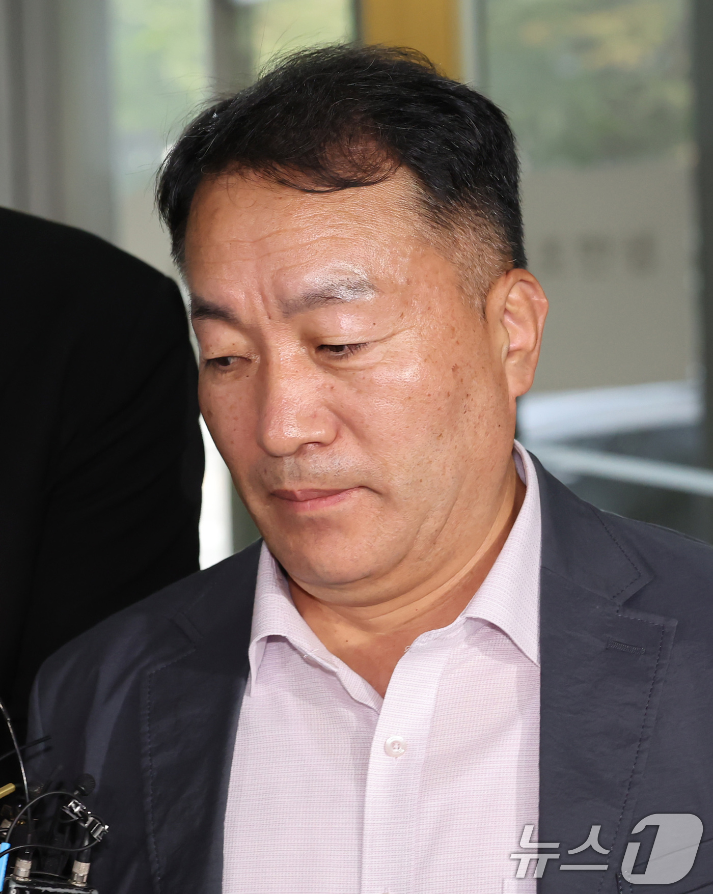 (서울=뉴스1) 장수영 기자 = 김계환 전 해병대 사령관이 1일 오전 서울 서초구 순직해병특검(특별검사 이명현) 사무실로 피의자 신분 9차 조사를 받기 위해 출석하고 있다. 202 …