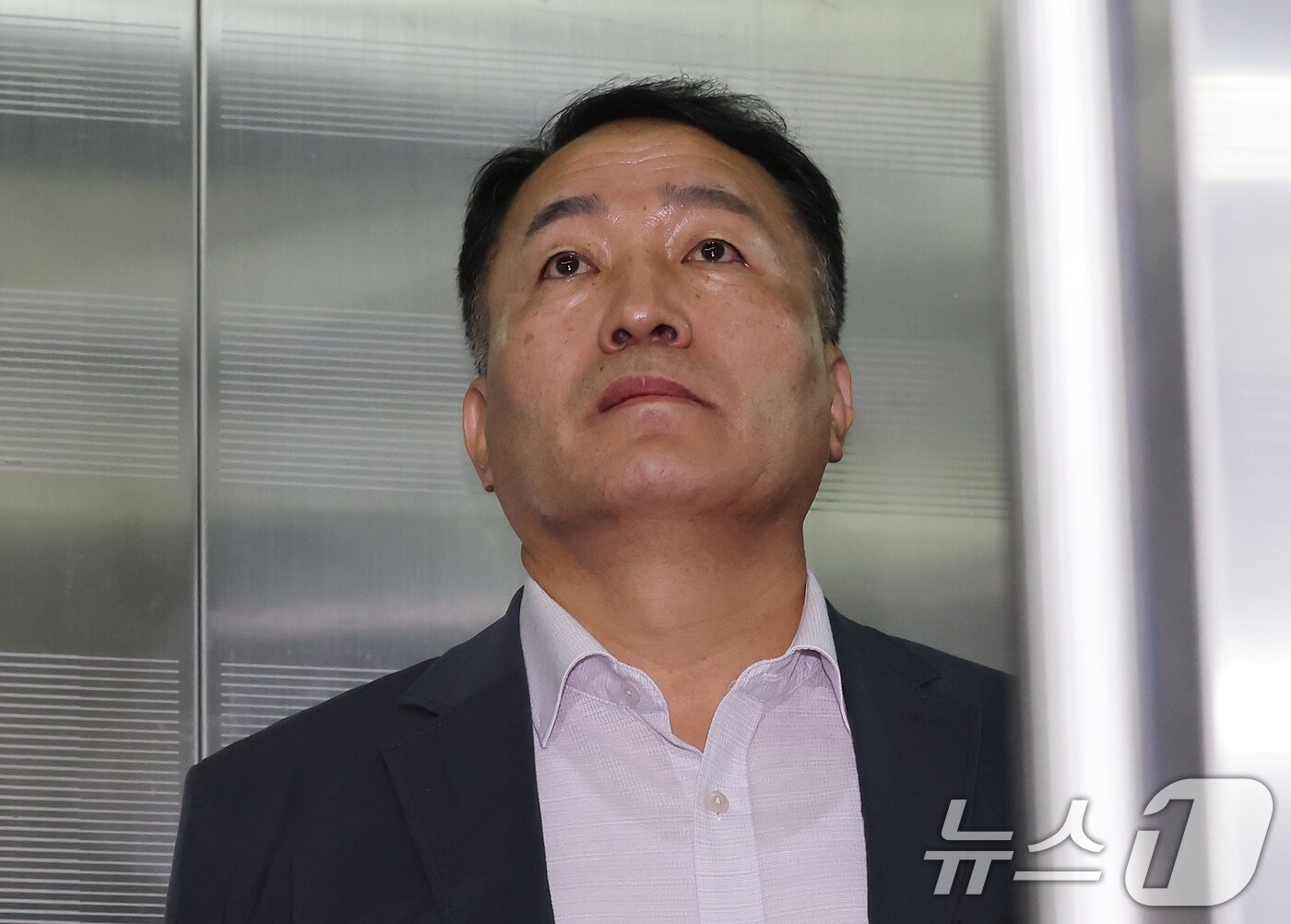 본문 이미지 - 김계환 전 해병대 사령관이 1일 오전 서울 서초구 순직해병특검(특별검사 이명현) 사무실로 피의자 신분 9차 조사를 받기 위해 출석하고 있다. 2025.10.1/뉴스1 ⓒ News1 장수영 기자