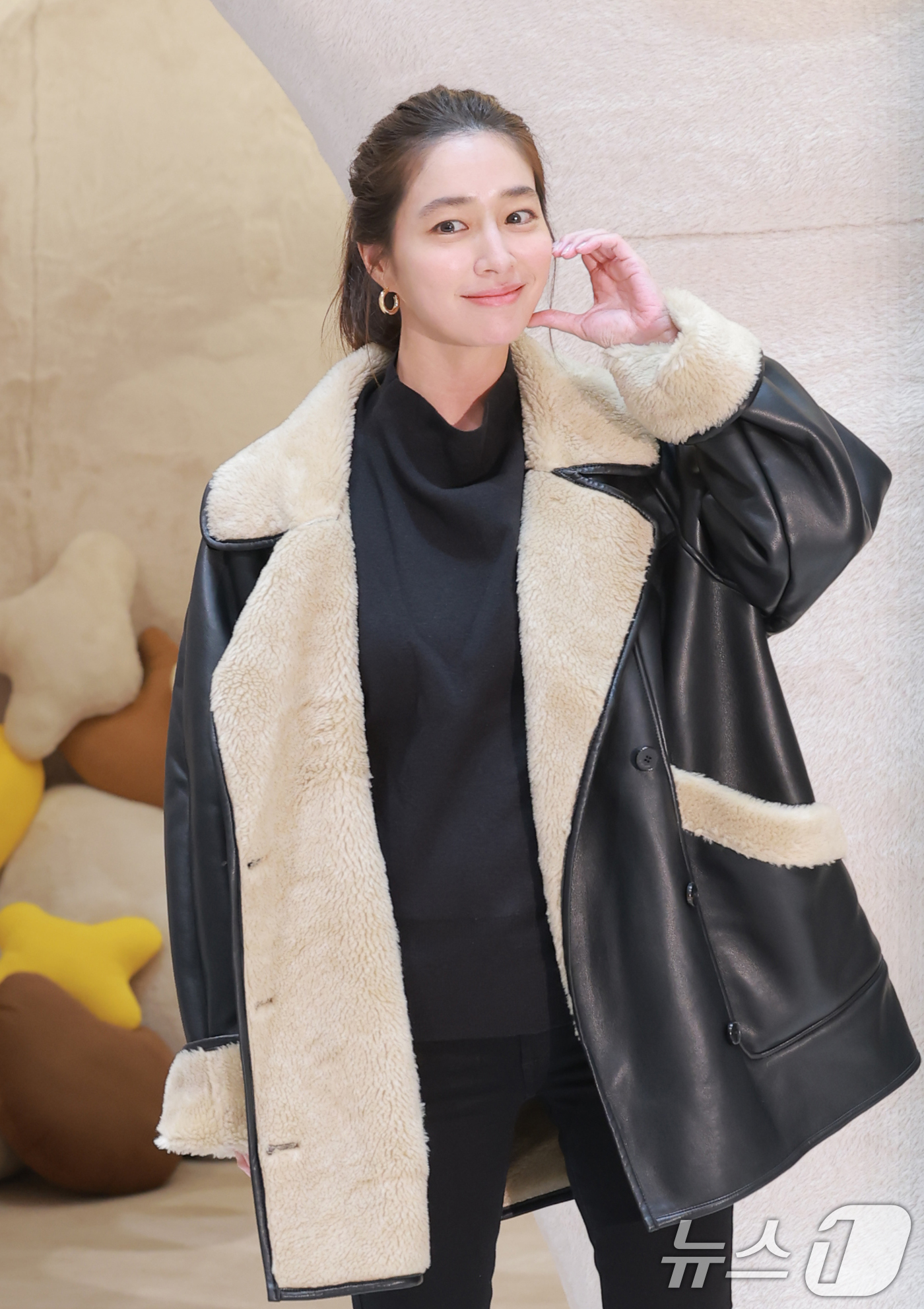 (서울=뉴스1) 권현진 기자 = 배우 이민정이 1일 오전 서울 서초구 신세계백화점 강남점에서 진행된 어그(UGG)의 팝업스토어 오픈 기념 행사에 참석하고 있다. 2025.10.1/ …