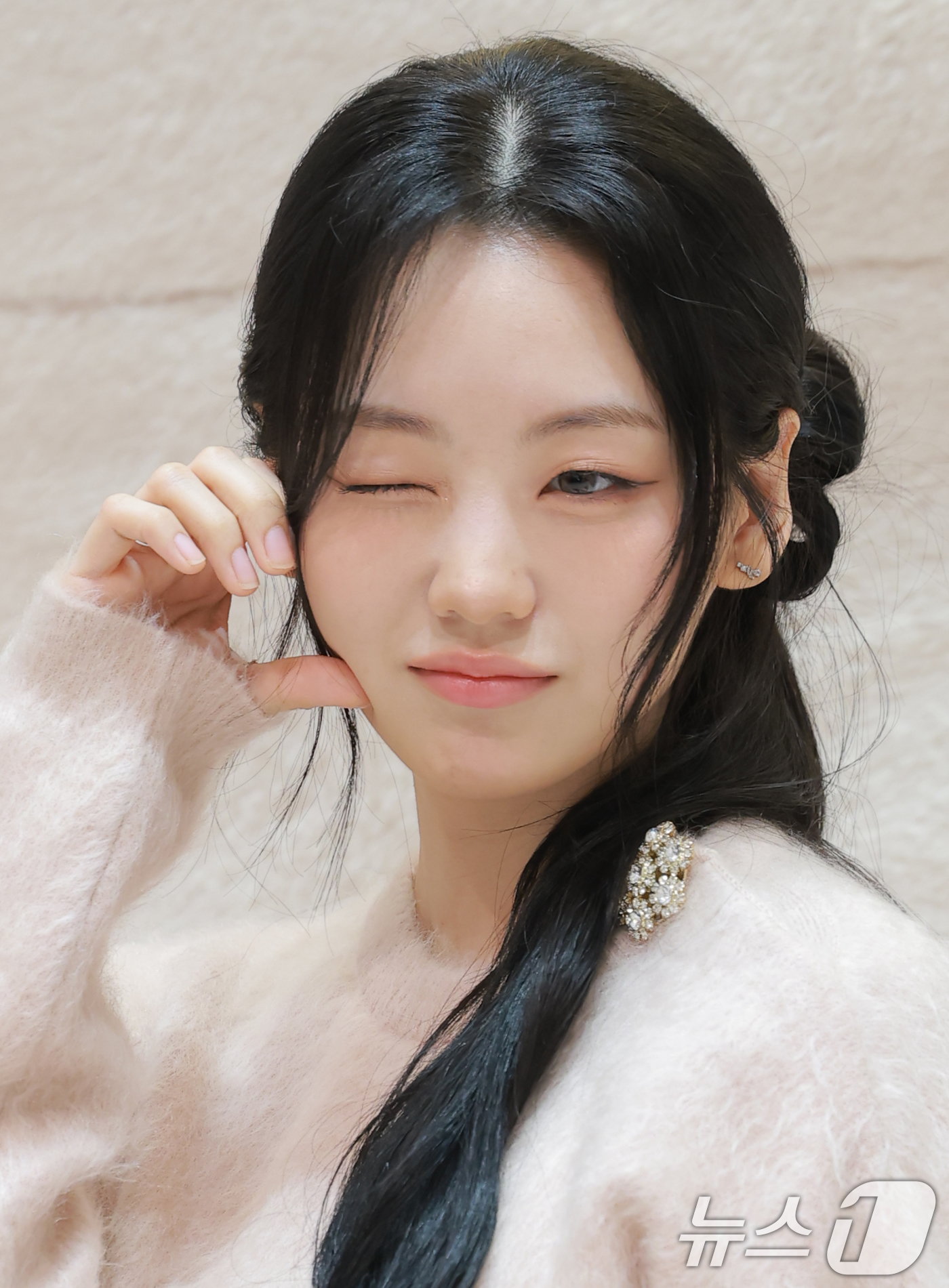 (서울=뉴스1) 권현진 기자 = 배우 조이현이 1일 오전 서울 서초구 신세계백화점 강남점에서 진행된 어그(UGG)의 팝업스토어 오픈 기념 행사에 참석해 포즈를 취하고 있다. 202 …