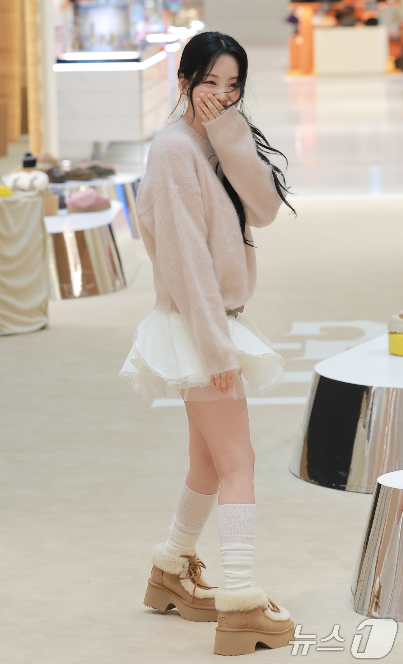 (서울=뉴스1) 권현진 기자 = 배우 조이현이 1일 오전 서울 서초구 신세계백화점 강남점에서 진행된 어그(UGG)의 팝업스토어 오픈 기념 행사에 참석하고 있다. 2025.10.1/ …