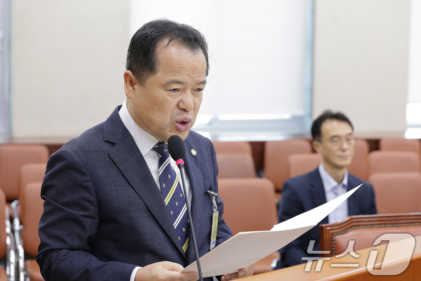 (서울=뉴스1) 신웅수 기자 = 위철환 중앙선거관리위원회 위원 후보자가 1일 서울 여의도 국회에서 열린 행정안전위원회 인사청문회에서 모두발언을 하고 있다. 2025.10.1/뉴스1 …