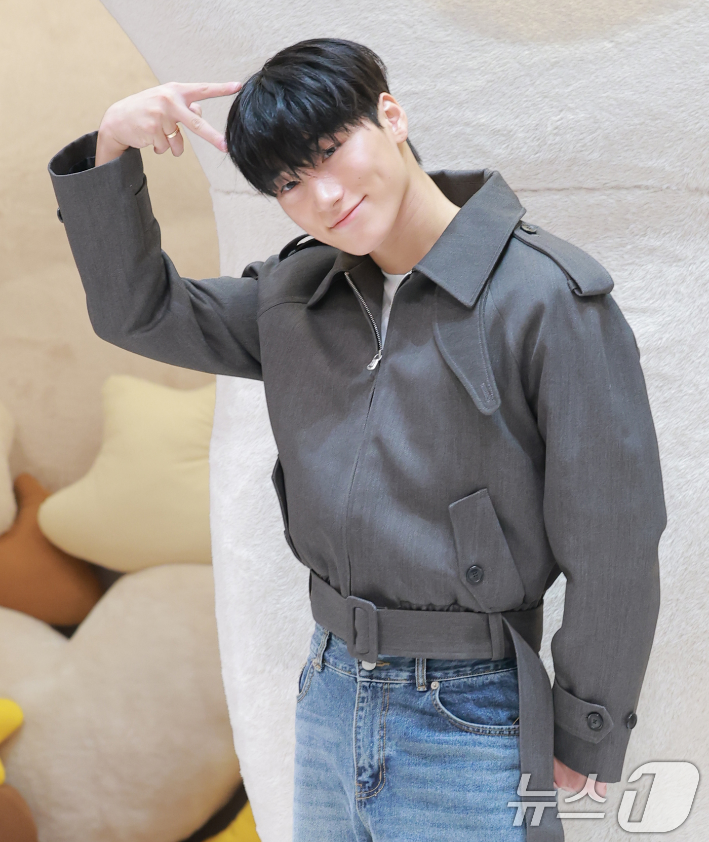 (서울=뉴스1) 권현진 기자 = 에이티즈 산이 1일 오전 서울 서초구 신세계백화점 강남점에서 진행된 어그(UGG)의 팝업스토어 오픈 기념 행사에 참석해 포즈를 취하고 있다. 202 …