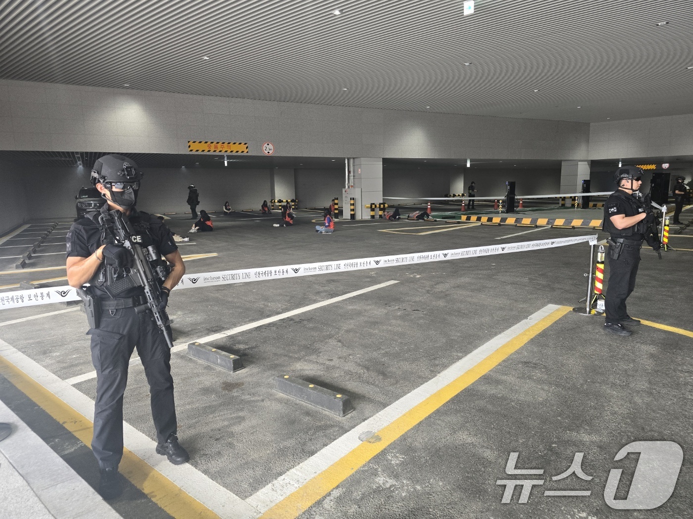 (서울=뉴스1) = 인천국제공항공사는 오는 10월 31일 경주에서 개최되는 ‘2025 APEC 정상회의’대비 인천공항의 대테러 대응역량을 점검하기 위해 유관기관 합동 대테러 훈련을 …