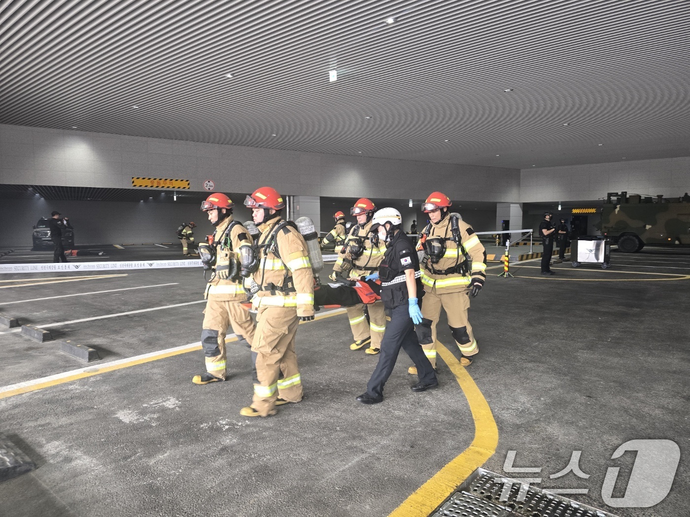 (서울=뉴스1) = 인천국제공항공사는 오는 10월 31일 경주에서 개최되는 ‘2025 APEC 정상회의’대비 인천공항의 대테러 대응역량을 점검하기 위해 유관기관 합동 대테러 훈련을 …