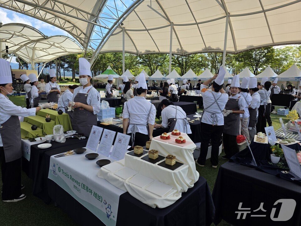 본문 이미지 - 학생 요리&제과·제빵 경연대회 장면&#40;전남도교육청 제공, 재판매 및 DB 금지&#41;/뉴스1 