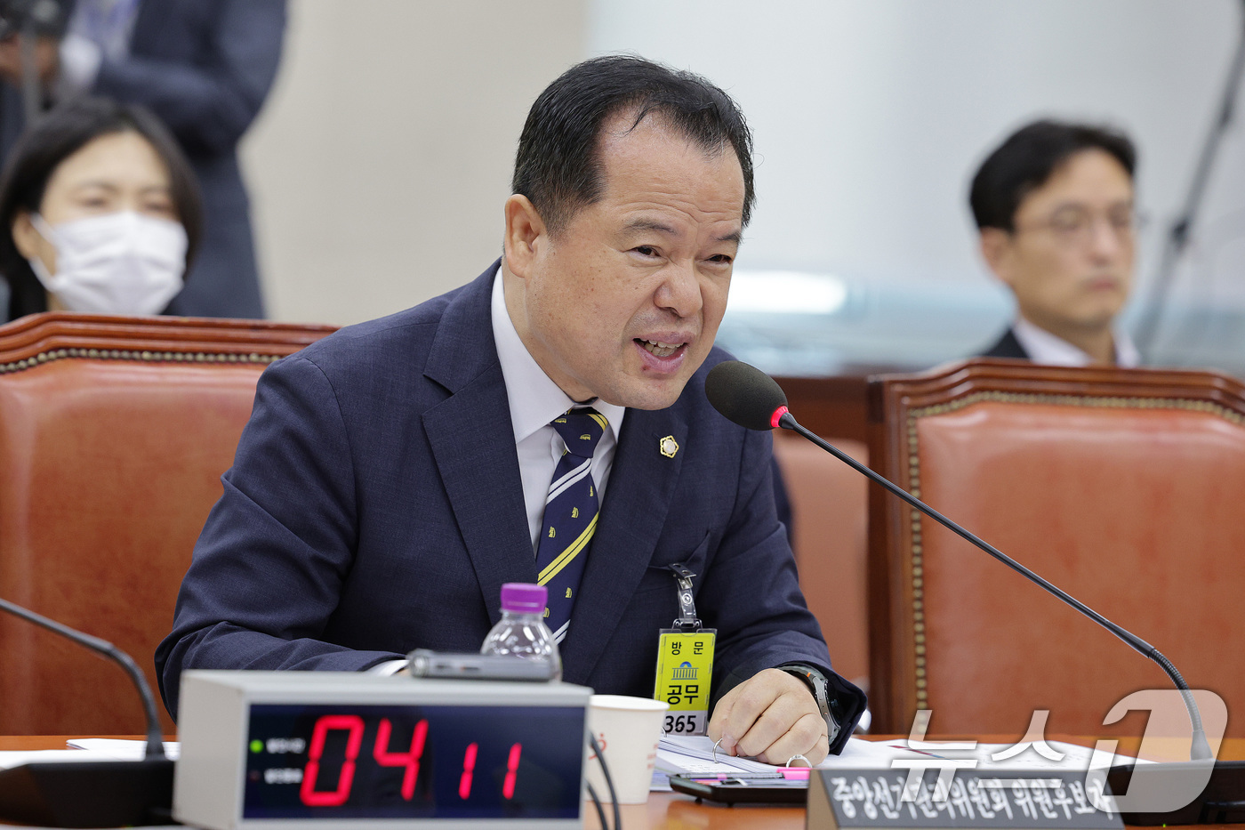 (서울=뉴스1) 신웅수 기자 = 위철환 중앙선거관리위원회 위원 후보자가 1일 서울 여의도 국회에서 열린 행정안전위원회 인사청문회에서 의원 질의에 답변하고 있다. 2025.10.1/ …