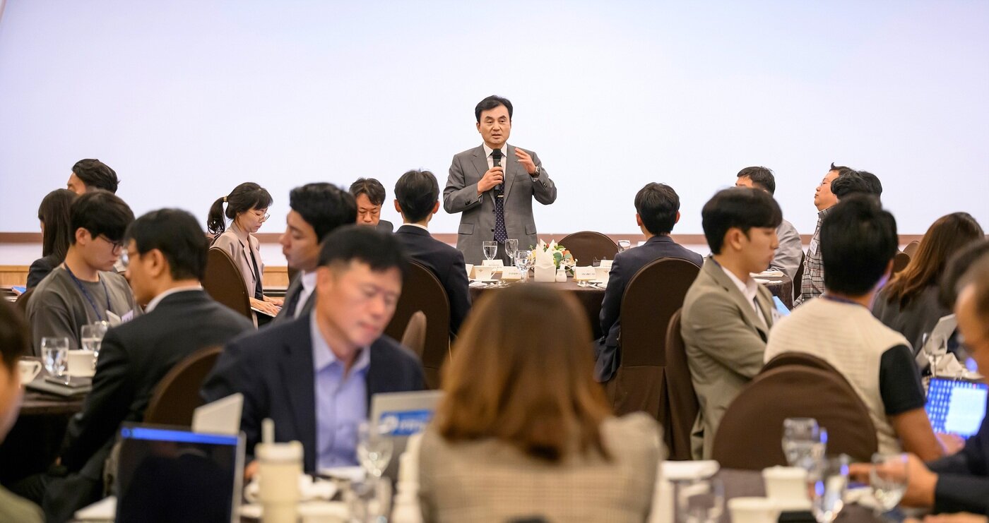 본문 이미지 - 안규백 국방부 장관이 9월 30일 서울 용산구 국방컨벤션에서 국방부 출입기자단과 간담회를 진행하고 있다.&#40;국방부 제공&#41;