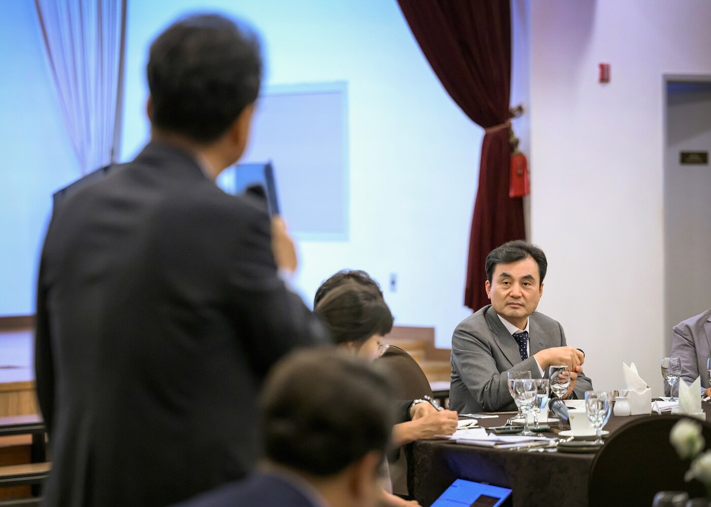 본문 이미지 - 안규백 국방부 장관이 9월 30일 서울 용산구 국방컨벤션에서 국방부 출입기자단과 간담회를 진행하고 있다.&#40;국방부 제공&#41;