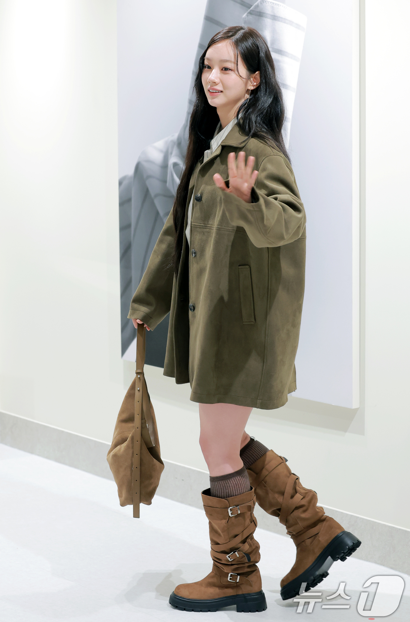 (서울=뉴스1) 권현진 기자 = 배우 혜리가 1일 오전 서울 용산구 한남동에서 진행된 패션 브랜드 조이그라슨 한남 플래그십 스토어 오픈 행사에 참석해 인사를 하고 있다. 2025. …