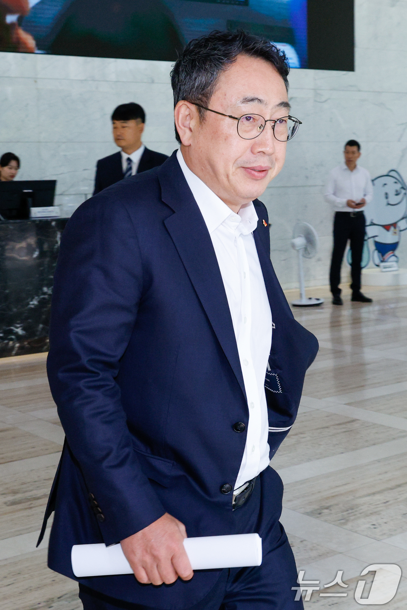 (서울=뉴스1) 안은나 기자 = 유영상 SK텔레콤 대표이사가 1일 오후 서울 종로구 SK서린빌딩에서 최태원 SK그룹 회장과 샘 올트먼(Sam Altman) 오픈 AI CEO 회동을 …