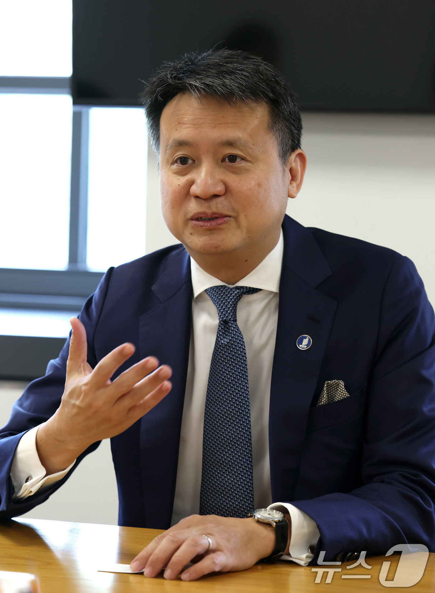 (서울=뉴스1) = 다렌 탕 세계지식재산기구(WIPO) 사무총장이 1일 서울 종로구 국립현대미술관 서울관에서 최휘영 문화체육관광부 장관을 만나 K-콘텐츠 저작권 보호와 협력 강화 …