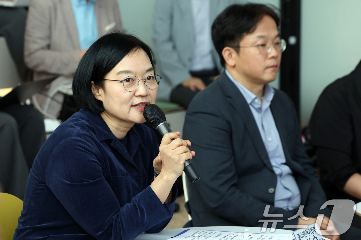 (서울=뉴스1) 황기선 기자 = 한성숙 중소벤처기업부 장관이 1일 오후 서울 서초구 뤼튼테크놀로지스에서 열린 '혁신 AI 스타트업 간담회'에서 모두발언을 하고 있다.  2025.1 …