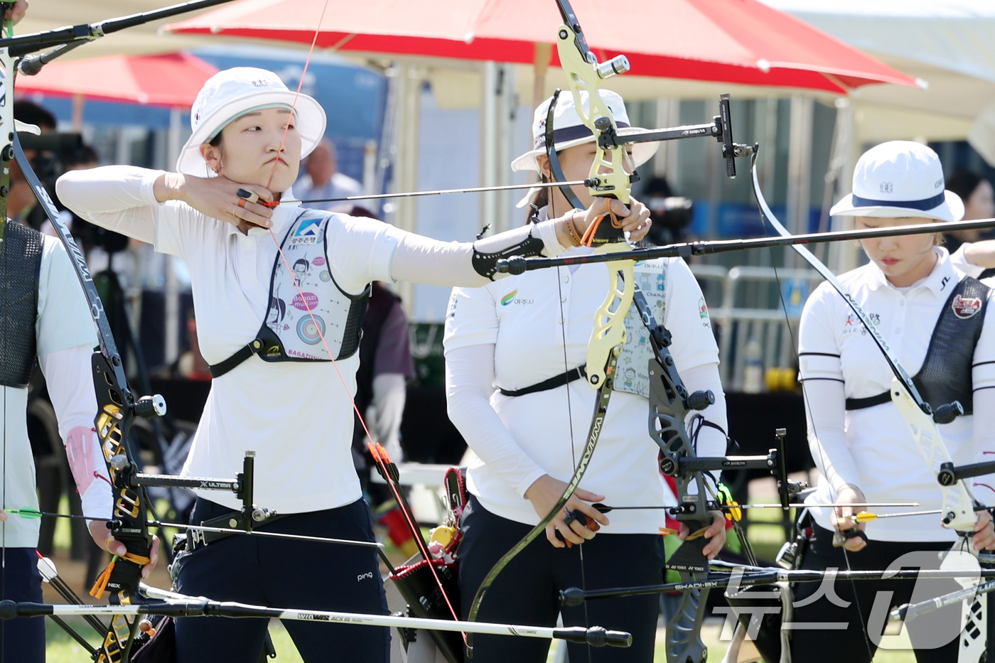 (광주=뉴스1) 이승현 기자 = 현대자동차 정몽구배 한국양궁대회 2025가 개막한 1일 광주 남구 국제양궁장에서 광주은행 소속 최미선 선수가 화살을 쏘고 있다. 2025.10.1/ …