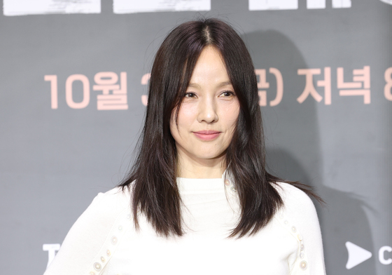 이효리 요가원 측 "동의 없는 신체 접촉·사인 요청 금지"