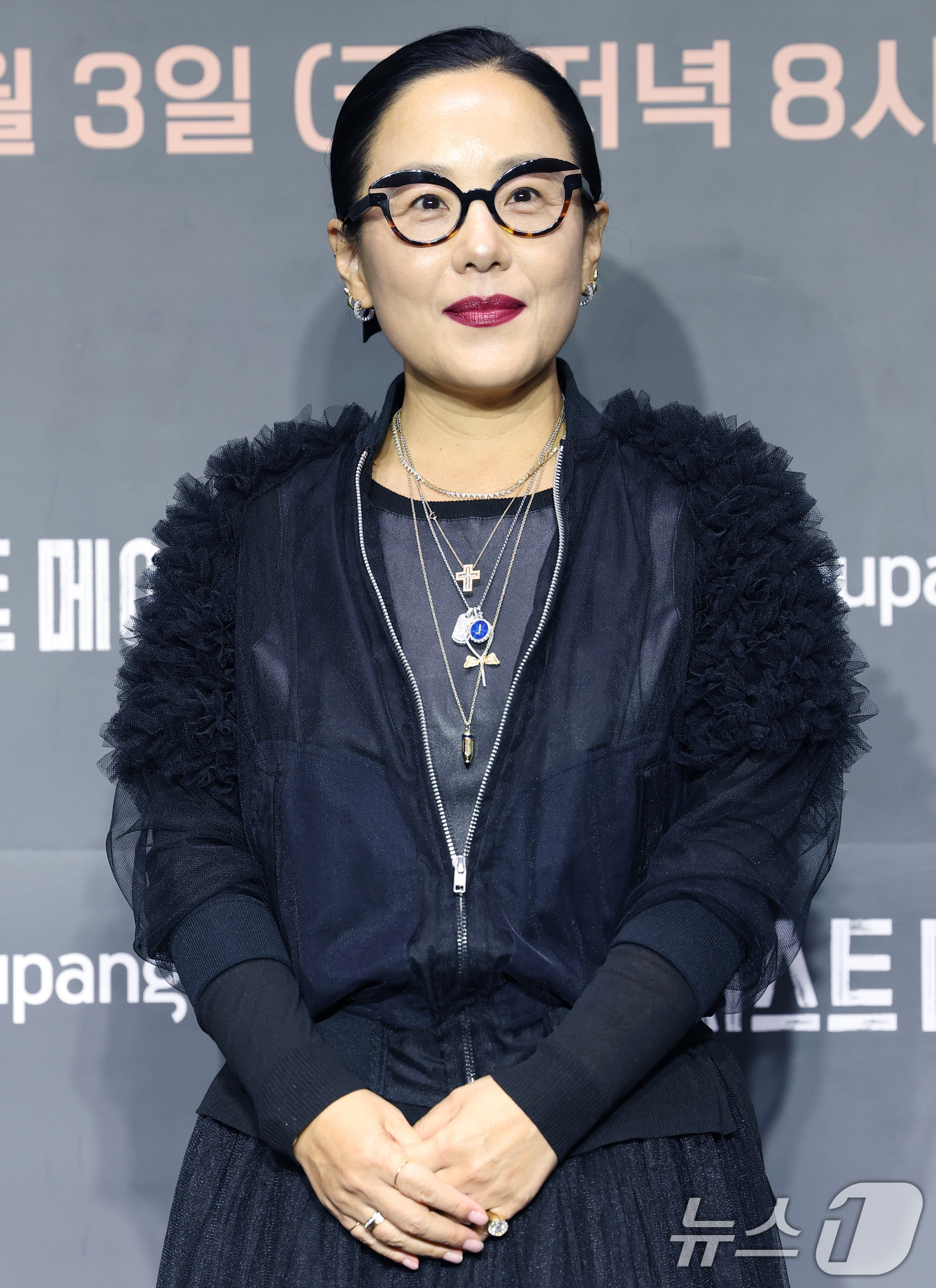 (서울=뉴스1) 권현진 기자 = 메이크업 아티스트 정샘물이 1일 서울 광진구 풀만 앰버서더 서울 이스트폴에서 열린 쿠팡플레이 '저스트 메이크업' 제작발표회에 참석해 포즈를 취하고 …