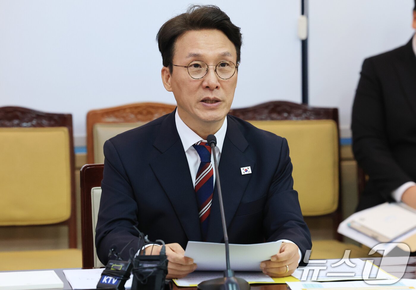 본문 이미지 - 김민석 국무총리가 1일 서울 종로구 정부서울청사에서 열린 제1차 국가기간 전력망 확충위원회에서 모두발언을 하고 있다. 2025.10.1/뉴스1 ⓒ News1 임세영 기자