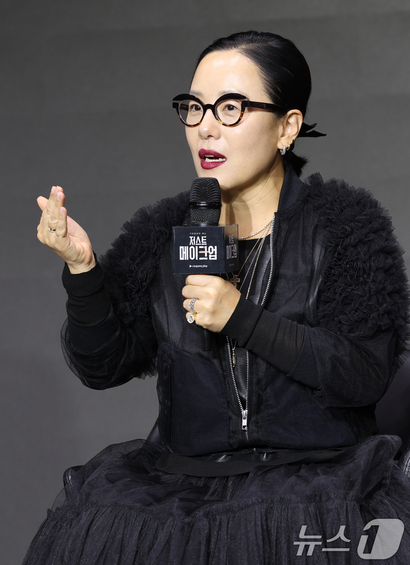 (서울=뉴스1) 권현진 기자 = 메이크업 아티스트 정샘물이 1일 서울 광진구 풀만 앰버서더 서울 이스트폴에서 열린 쿠팡플레이 '저스트 메이크업' 제작발표회에 참석해 취재진 질문에 …