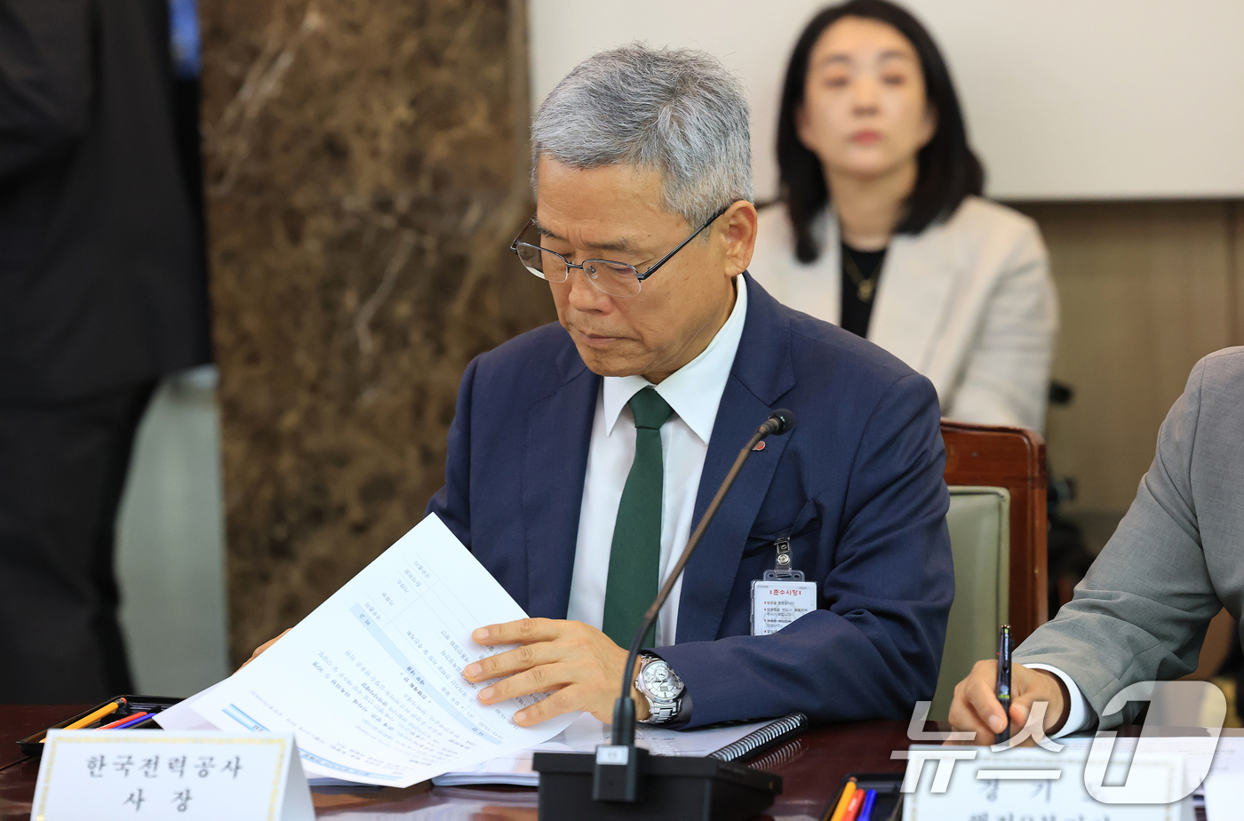 (서울=뉴스1) 임세영 기자 = 김동철 한국전력공사 사장이 1일 서울 종로구 정부서울청사에서 열린 제1차 국가기간 전력망 확충위원회의에 참석해 자리하고 있다.  2025.10.1/ …