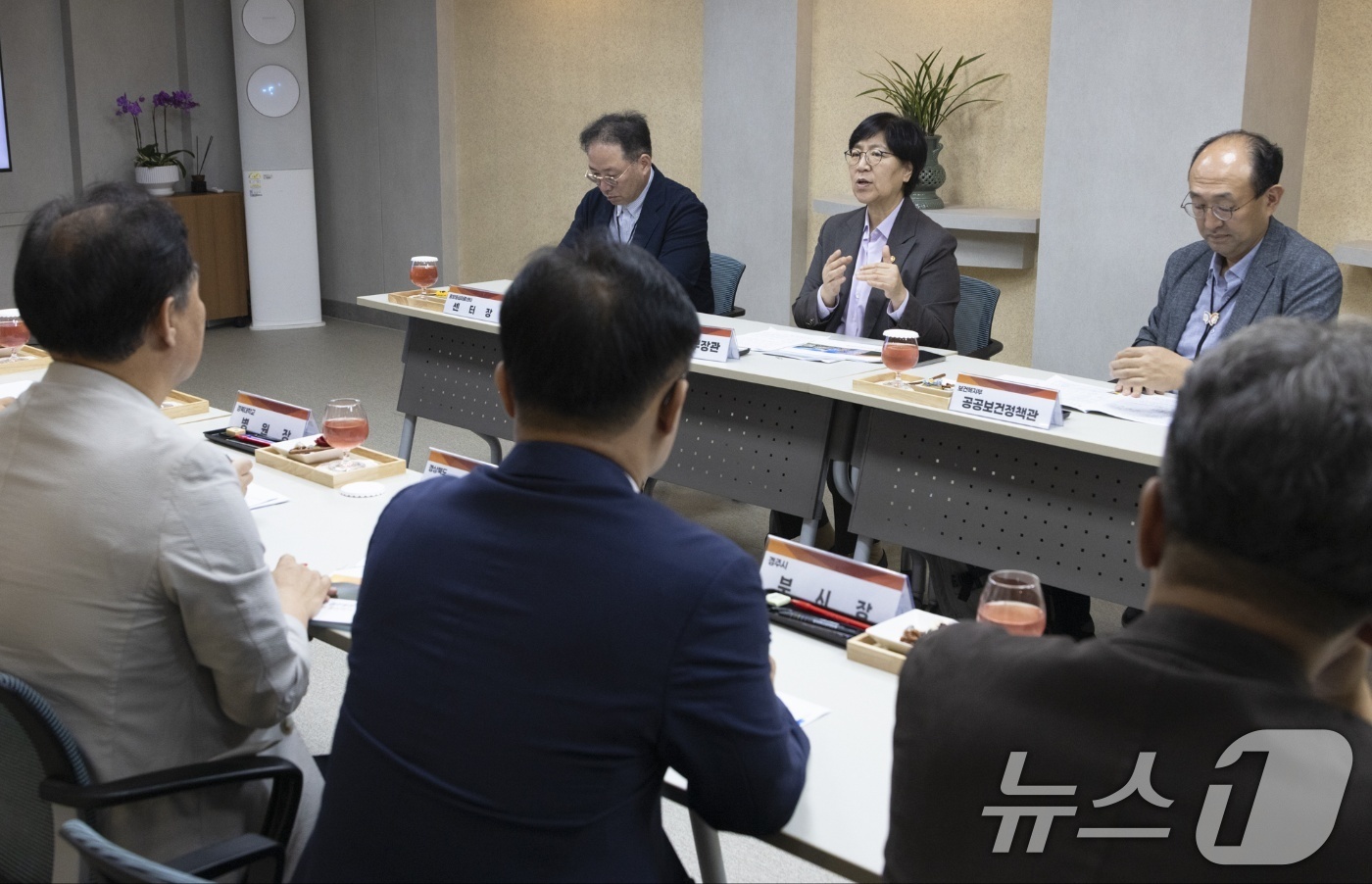 (서울=뉴스1) = 정은경 보건복지부 장관이 1일 '2025 APEC 정상회의'가 열리는 경주 화백컨벤션센터(HICO)와 동국대학교경주병원을 방문해 응급의료체계 준비 상황을 점검하 …