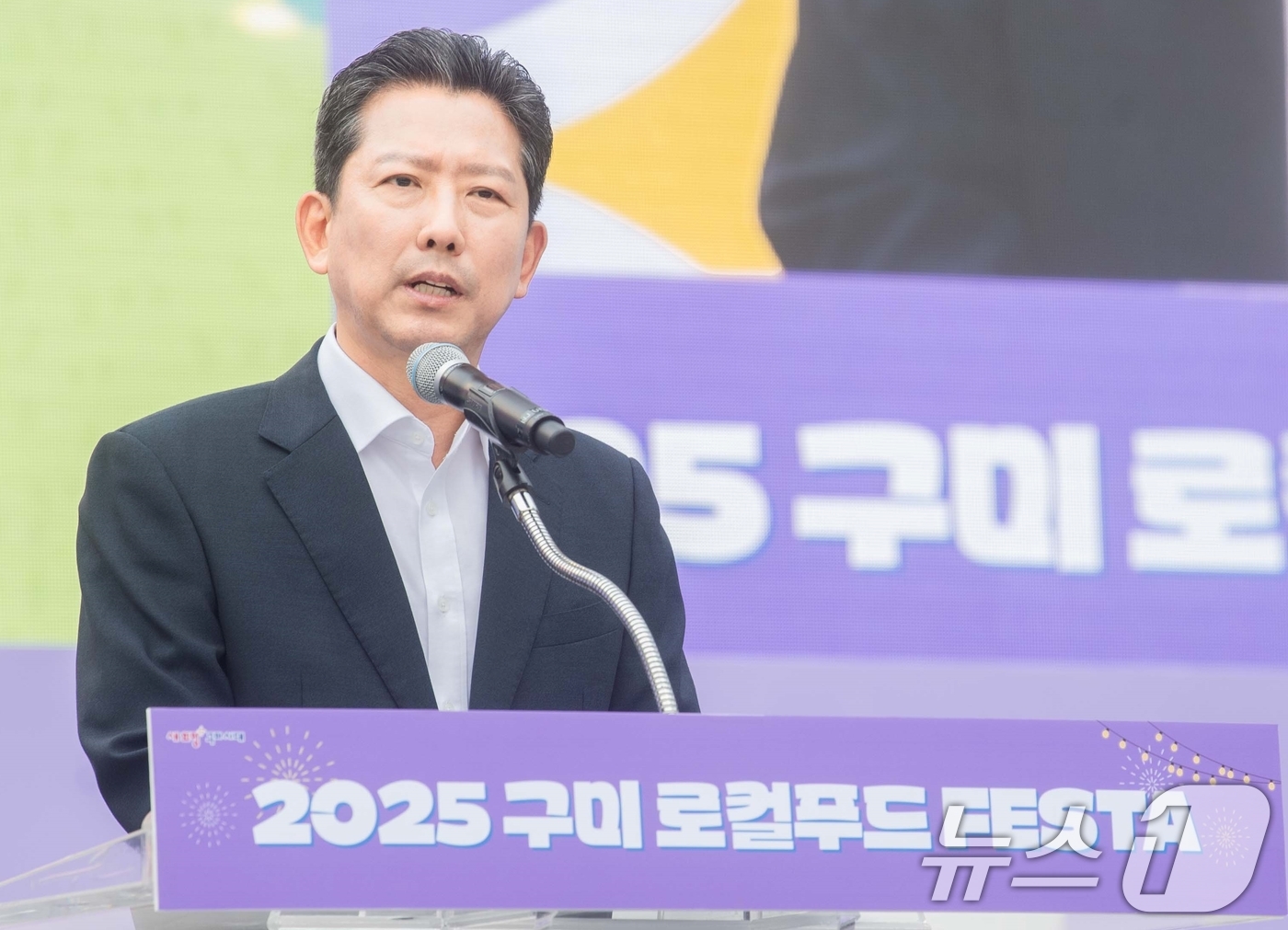 (구미=뉴스1) 정우용 기자 = 1일 서울광장에서 열린 '구미 로컬푸드 페스타'에서 김장호 구미시장이 인사말을 하고 있다. (구미시 제공. 재판매 및 DB금지) 2025.10.1/ …