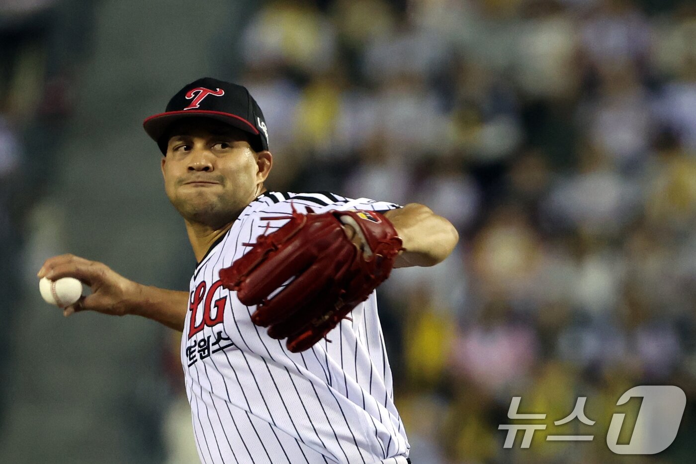 본문 이미지 - LG 트윈스 외국인 투수 요니 치리노스. 2025.10.1/뉴스1 ⓒ News1 황기선 기자