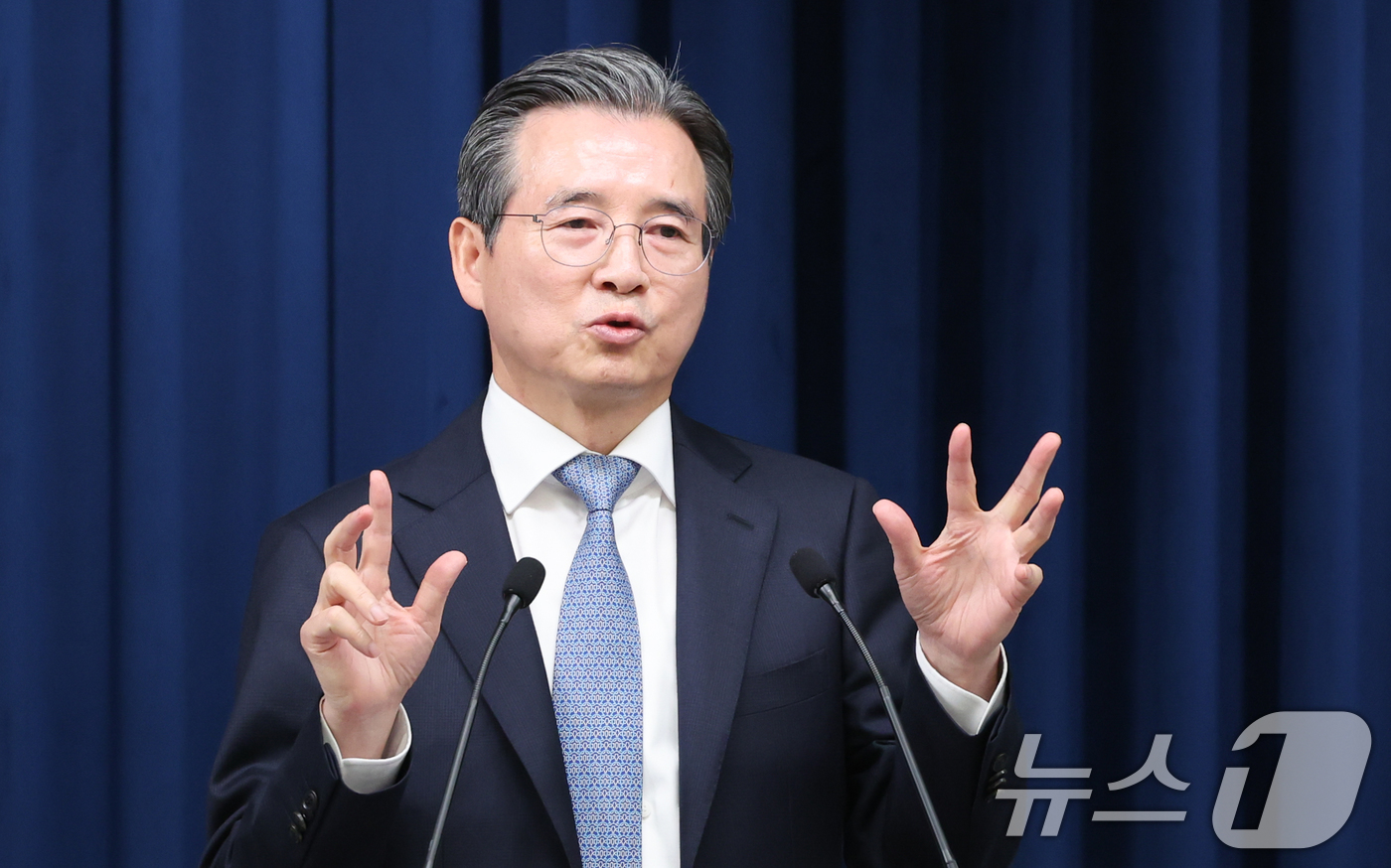 (서울=뉴스1) 허경 기자 = 김용범 정책실장이 1일 서울 용산 대통령실 청사에서 샘 올트먼 오픈AI CEO 접견 관련 브리핑을 하고 있다. 2025.10.1/뉴스1