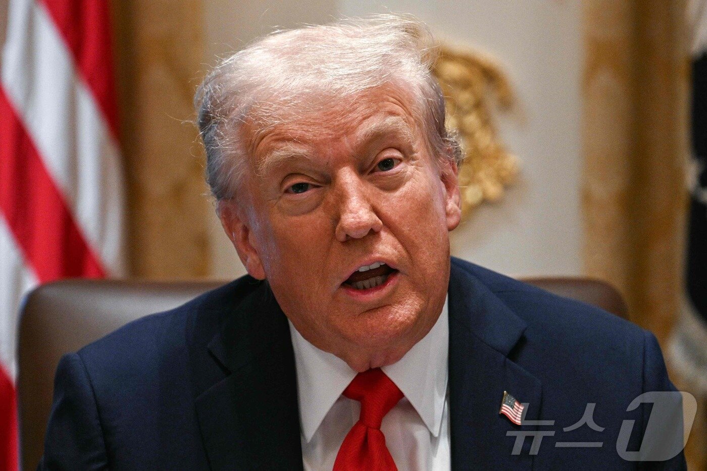 본문 이미지 - 도널드 트럼프 미국 대통령이 지난 9일&#40;현지시간&#41; 미국 워싱턴DC에서 열린 각료회의에서 발언하고 있다. 2025.10.09. ⓒ AFP=뉴스1 ⓒ News1 류정민 특파원
