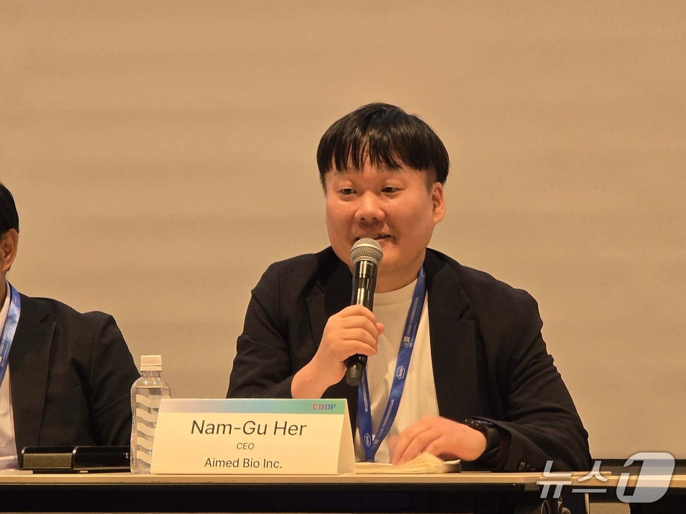본문 이미지 - 허남구 에임드바이오 대표가 '바이오재팬 2025' 세미나에서 발언을 하고 있다. 2025. 10. 9/(공동 취재단 제공)