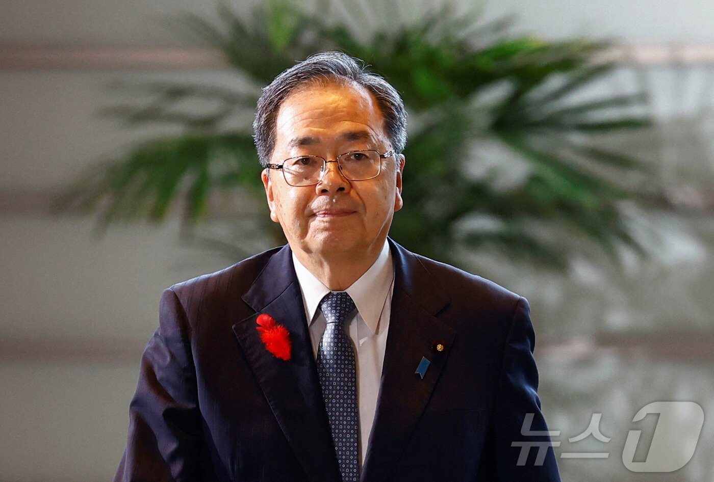 본문 이미지 - 사이토 데쓰오 일본 공명당 대표가 2024년 10월 1일 내각 회의를 위해 총리 관저에 입장하고 있다. 2024.10.1 ⓒ 로이터=뉴스1 ⓒ News1 강민경 기자