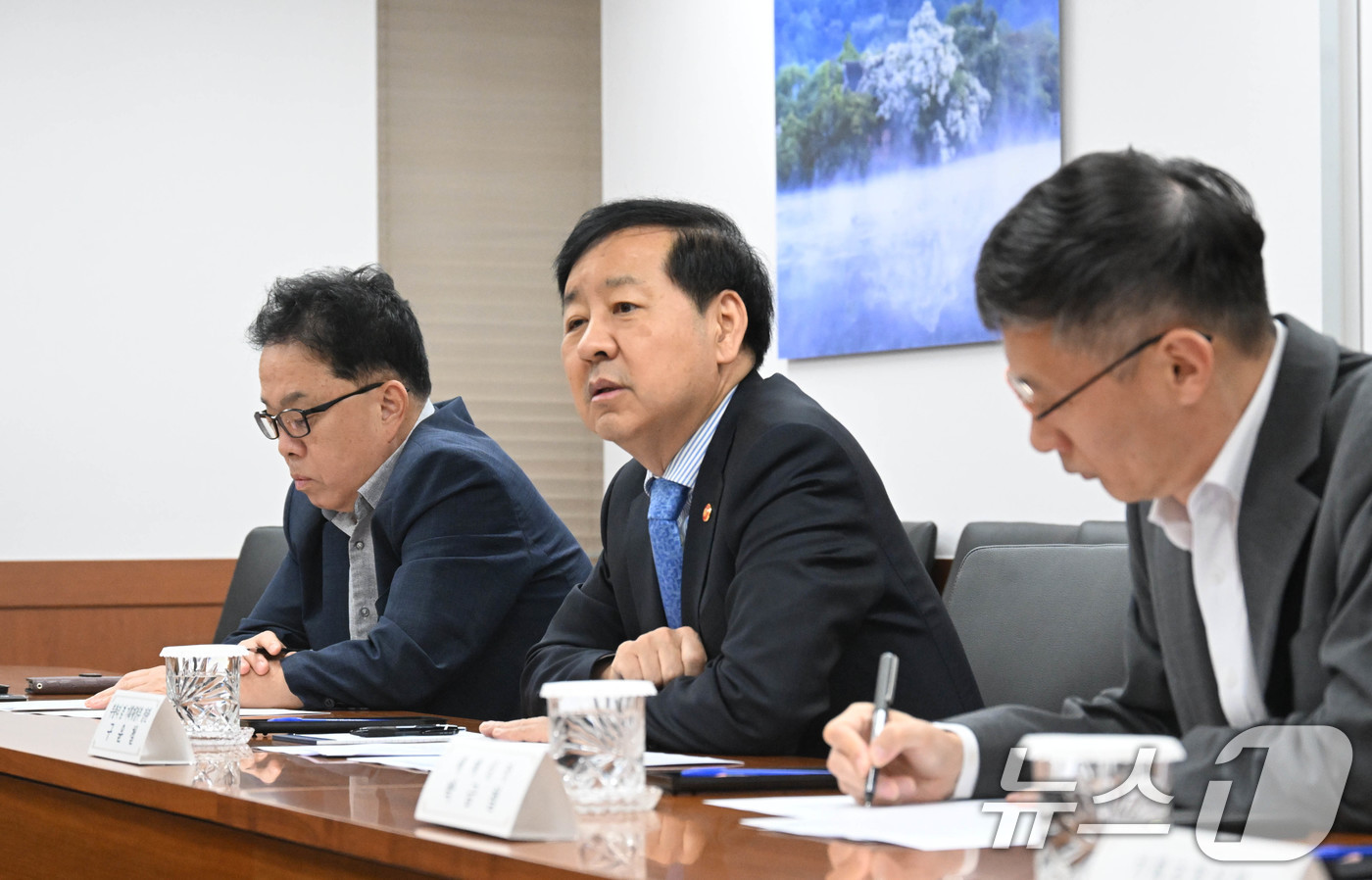 (서울=뉴스1) = 구윤철 경제부총리 겸 기획재정부 장관이 10일 서울 종로구 정부서울청사에서 열린 외청장 회의를 주재하고 있다. (기획재정부 제공. 재판매 및 DB 금지) 202 …