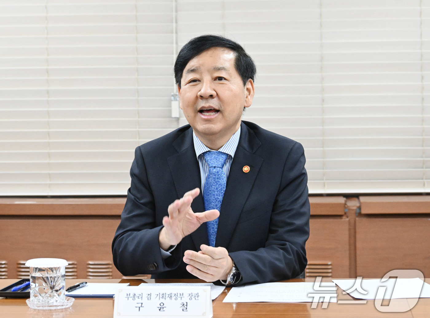 (서울=뉴스1) = 구윤철 경제부총리 겸 기획재정부 장관이 10일 서울 종로구 정부서울청사에서 열린 외청장 회의를 주재하고 있다. (기획재정부 제공. 재판매 및 DB 금지) 202 …