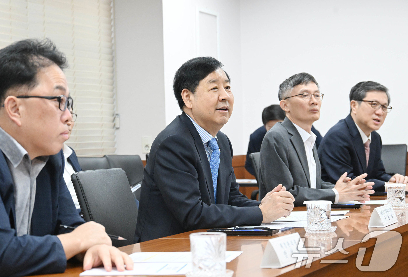 (서울=뉴스1) = 구윤철 경제부총리 겸 기획재정부 장관이 10일 서울 종로구 정부서울청사에서 열린 외청장 회의를 주재하고 있다. (기획재정부 제공. 재판매 및 DB 금지) 202 …