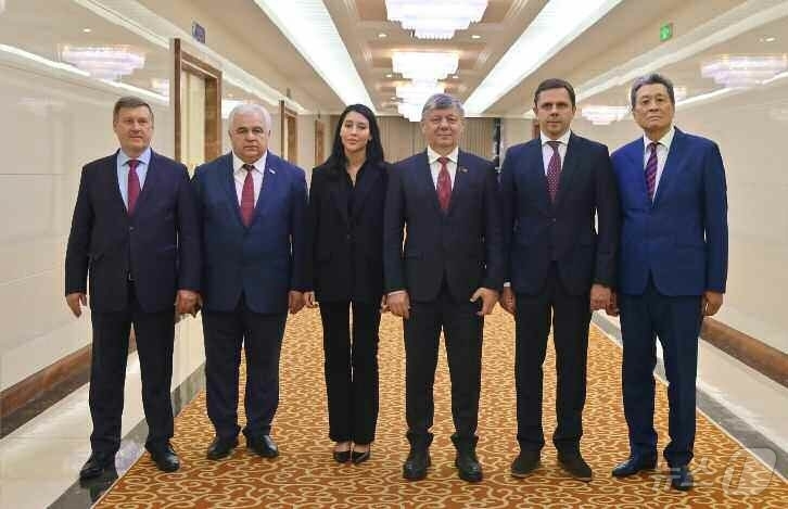 (평양 노동신문=뉴스1) = 북한 노동당 기관지 노동신문은 10일 "조선노동당 창건 80돐(주년) 경축행사에 참가하기 위하여 로씨야(러시아)연방 공산당 대표단이 9일 평양에 도착하 …