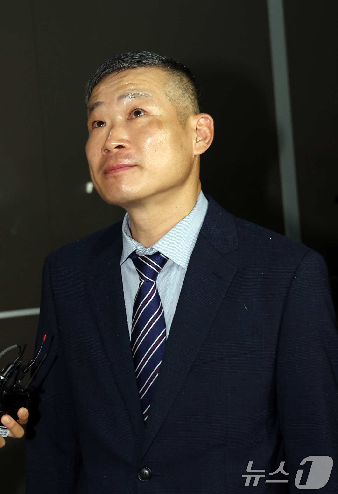 (서울=뉴스1) 김명섭 기자 = 김동혁 전 국방부 검찰단장이 10일 서울 서초구 해병대원 순직사건 관련 의혹을 수사하는 순직해병특검팀(특별검사 이명현)에 직권남용 혐의 피의자 신분 …