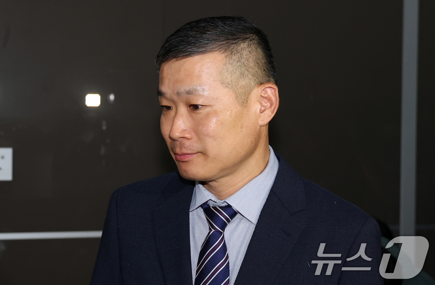 (서울=뉴스1) 김명섭 기자 = 김동혁 전 국방부 검찰단장이 10일 서울 서초구 해병대원 순직사건 관련 의혹을 수사하는 순직해병특검팀(특별검사 이명현)에 직권남용 혐의 피의자 신분 …